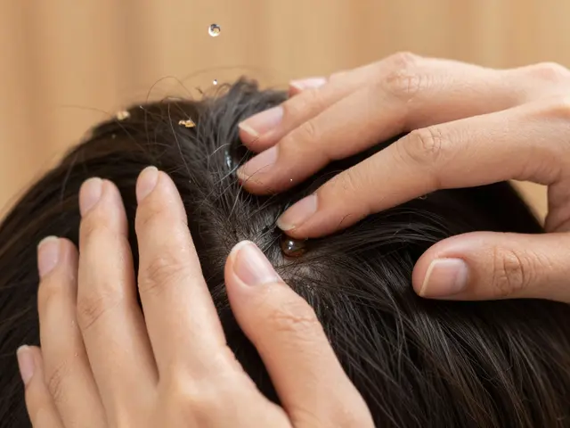 Co je nejlepší na suchou pokožku hlavy? Přírodní řešení a péče, která skutečně pomáhá